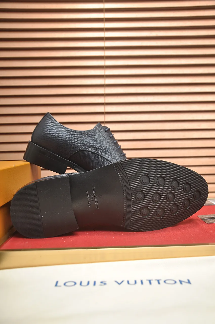 Men's men's shoes 💰500💶 [LV] (original single cowhide lining) 🍀LV's latest genuine leather business suit shoes are launched simultaneously on the official website. The first-layer cowhide imported from Italy is made of heavy gold, 💥official website 1:1 rubber outsole. Versatile to wear, high-end without losing class, and the color combination is extraordinary. This four-season style is alluring when worn on your feet, showing off your big-name flair. Standard code 38-45 (45 customized)